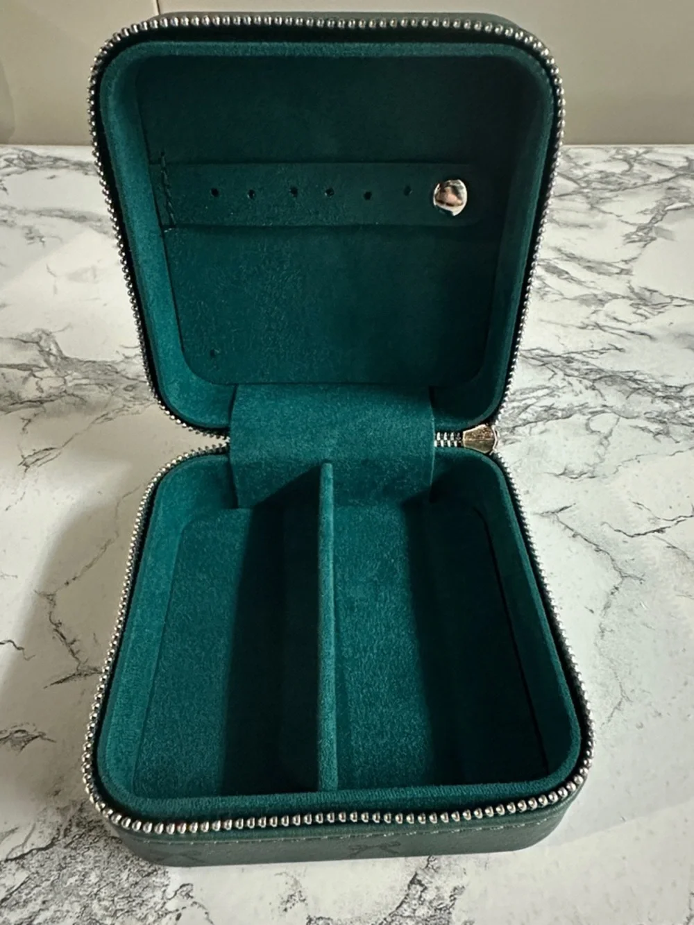 Cat & Jack Girl’s Bow Print Green Square Zip Jewelry Organizer Case